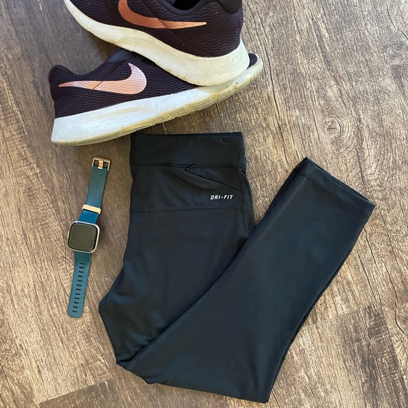 💎2/$22~Nike Dri-Fit Relay Capri Leggings~XS - Picture 3 of 8